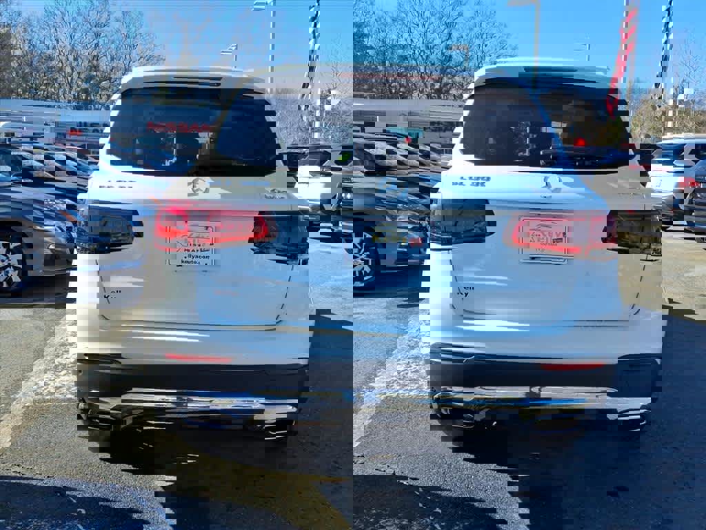 Used 2022 Mercedes-Benz GLC 300 4MATIC image 5