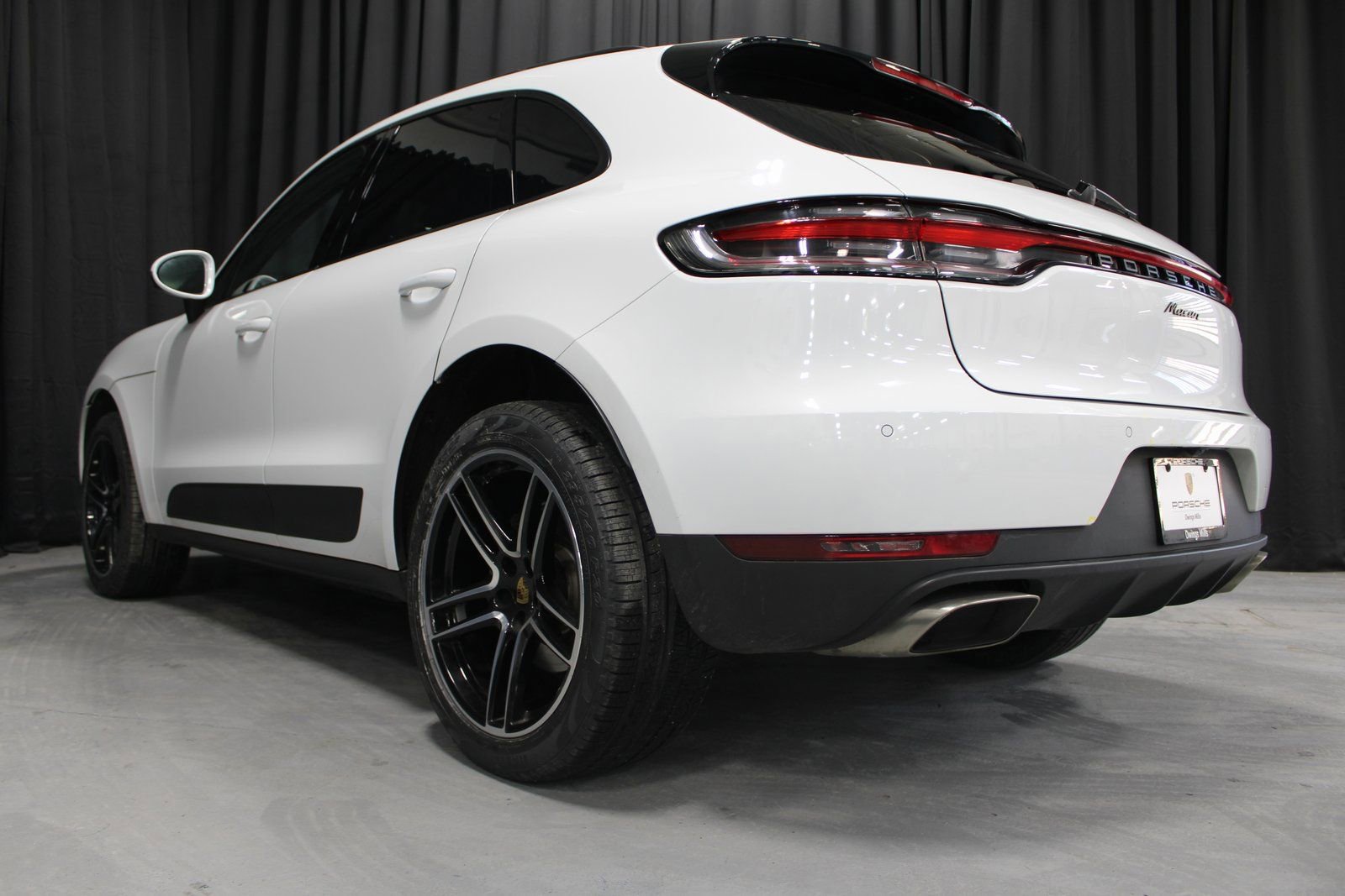 Certified 2021 Porsche Macan image 12