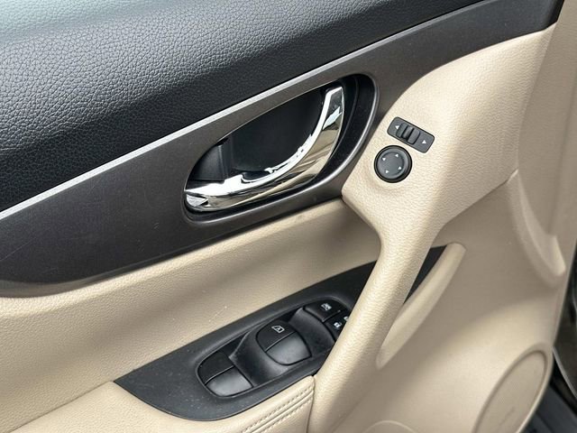 Used 2016 Nissan Rogue S image 16