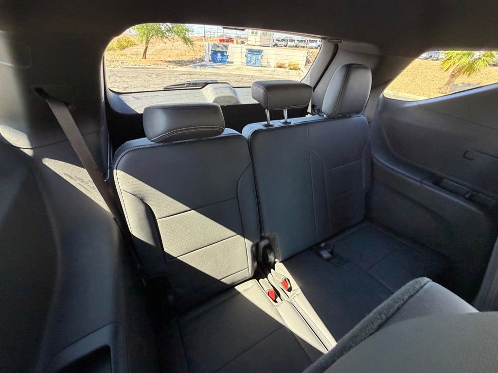 Used 2025 Chevrolet Traverse High Country FWD image 21