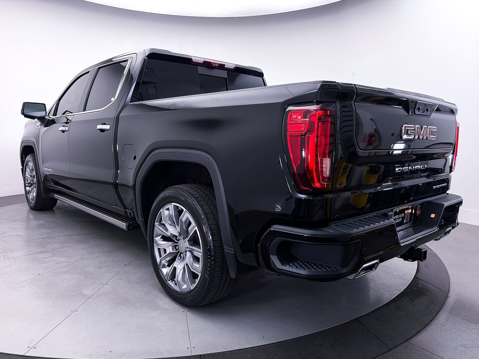 Used 2023 GMC Sierra 1500 Denali w/ Denali Reserve Package AWD/4WD image 16