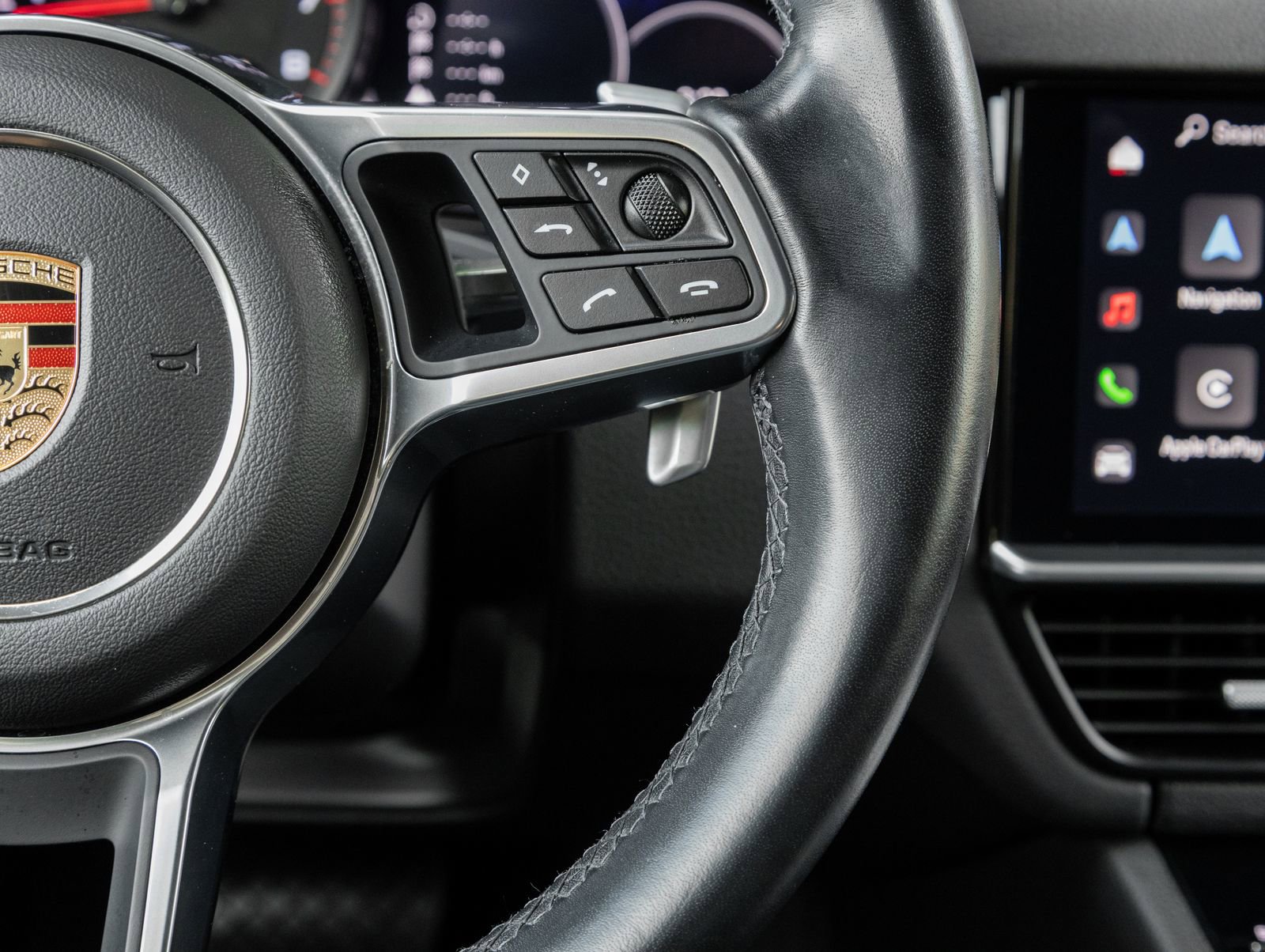 Certified 2023 Porsche Cayenne Platinum Edition image 16