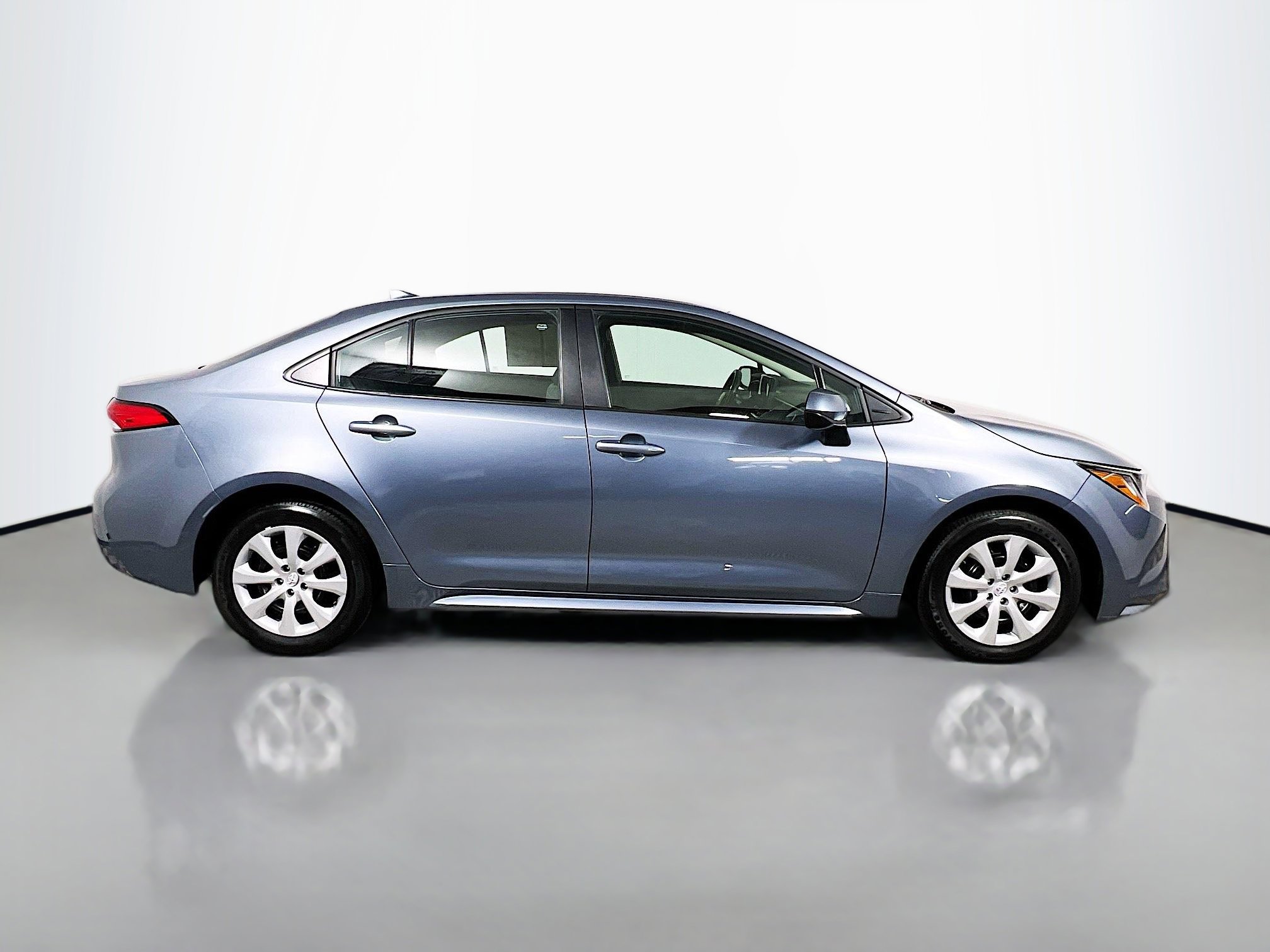 Used 2024 Toyota Corolla LE image 3