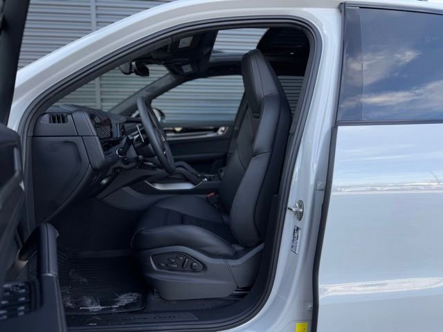 New 2025 Porsche Cayenne Turbo AWD/4WD image 33