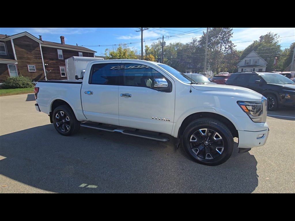 Used 2021 Nissan Titan Platinum Reserve w/ Moonroof Package image 9