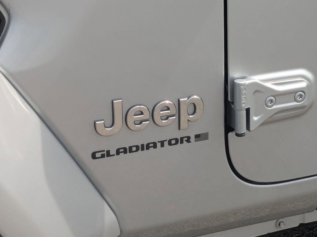 Used 2023 Jeep Gladiator Overland image 10