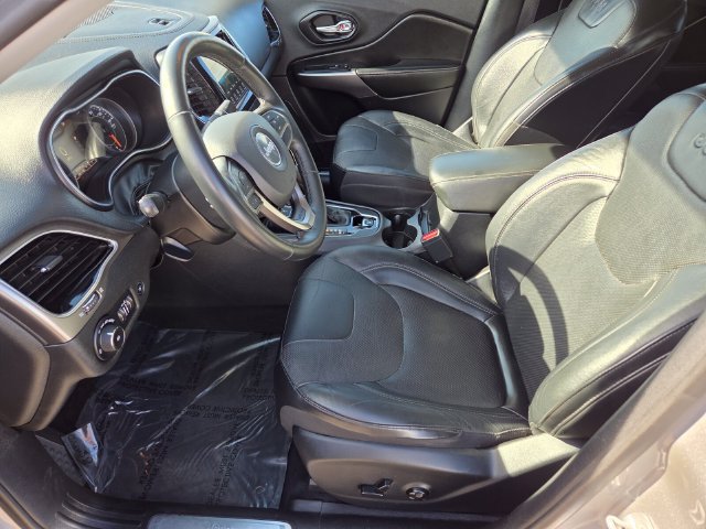 Used 2019 Jeep Cherokee Limited FWD image 10