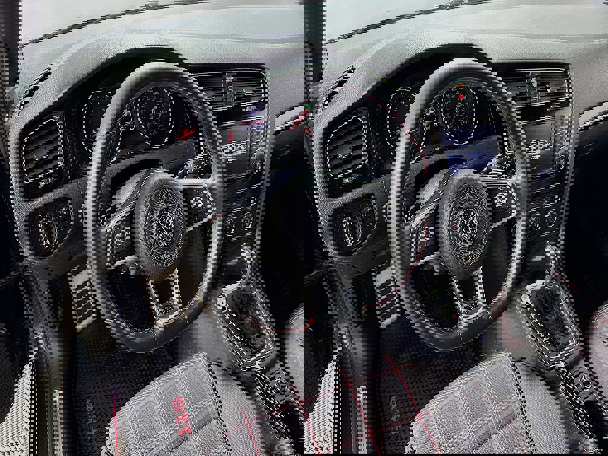 Used 2017 Volkswagen GTI Sport image 21