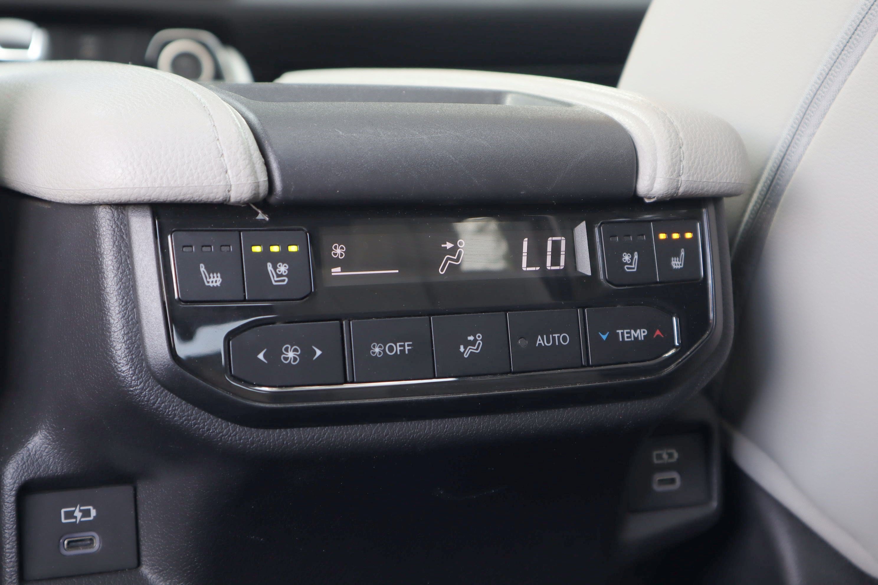Used 2025 Toyota Grand Highlander AWD image 29