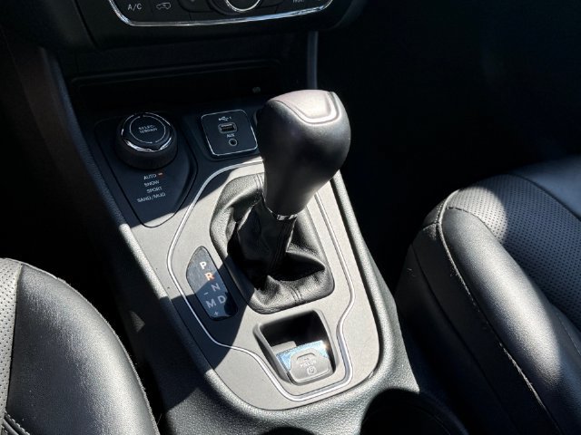 Used 2022 Jeep Cherokee Latitude Lux w/ Sun & Sound Group AWD/4WD image 20
