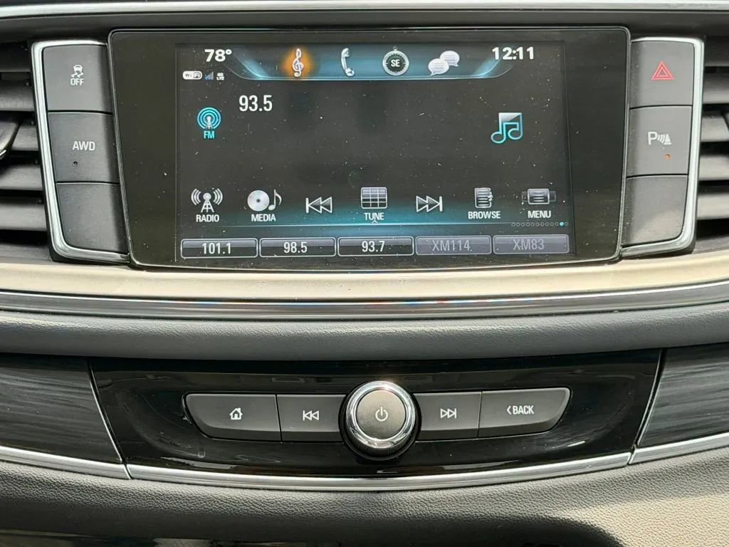 Used 2018 Buick Enclave Essence AWD/4WD image 23