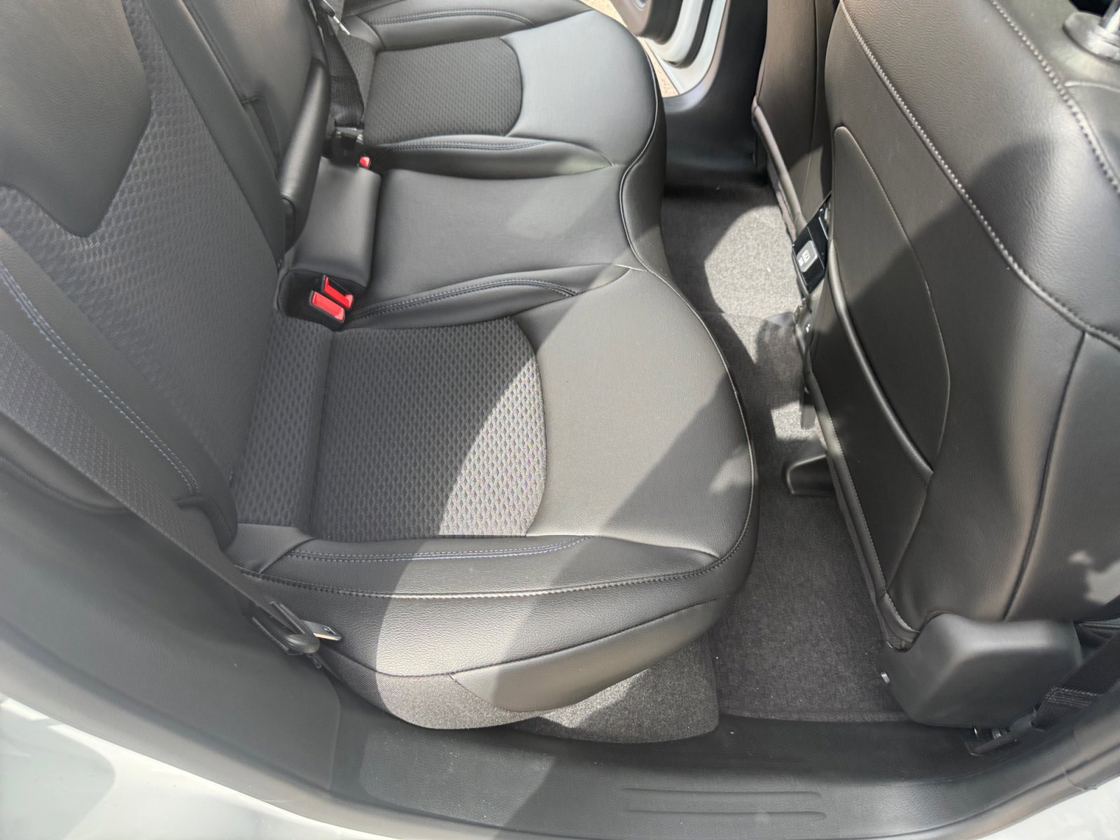 New 2026 Jeep Compass Latitude AWD/4WD image 18