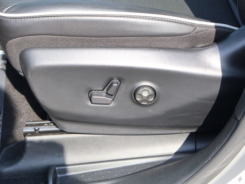 Used 2025 Chrysler Pacifica Limited FWD image 23