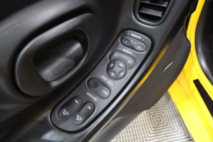 Used 2002 Chevrolet Corvette Z06 w/ Memory Pkg RWD image 14