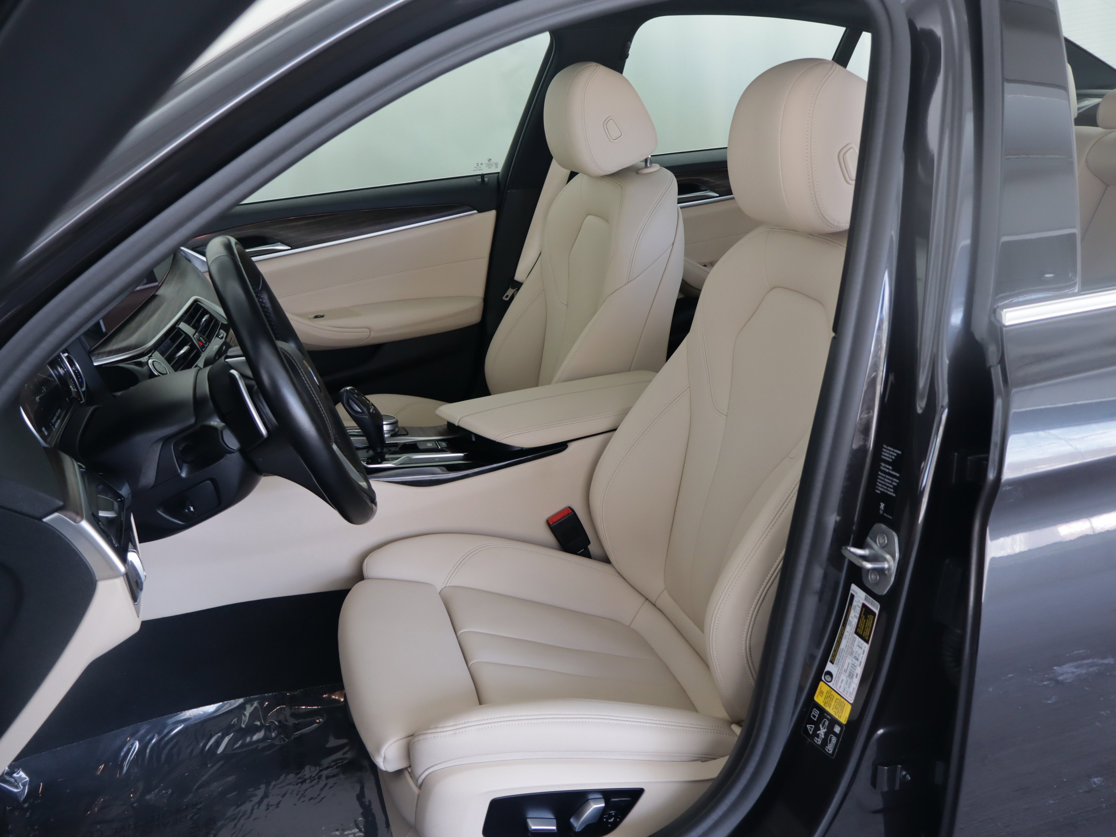 Used 2019 BMW 530i xDrive w/ Convenience Package image 9