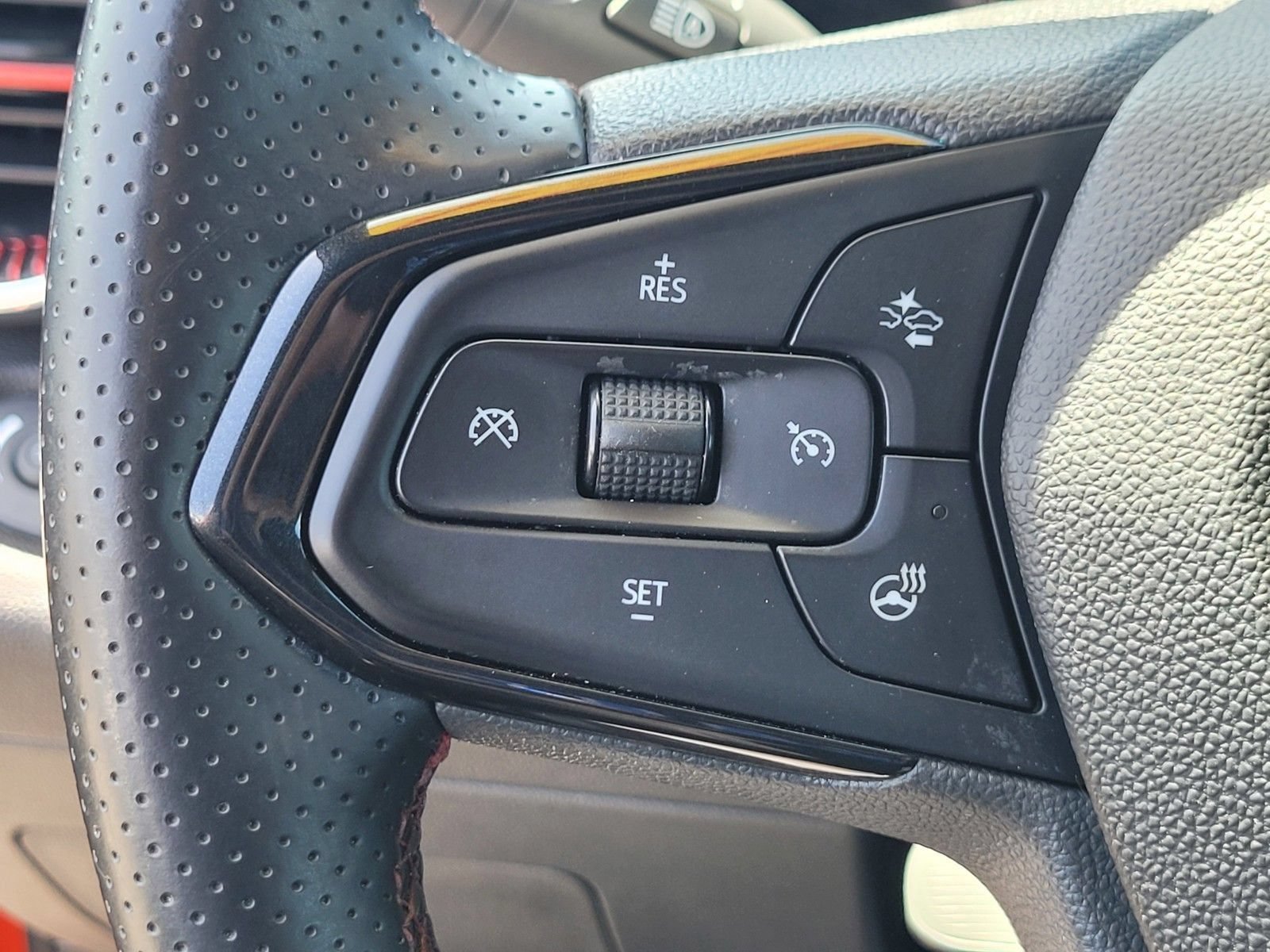 Used 2024 Chevrolet Trax RS FWD image 27