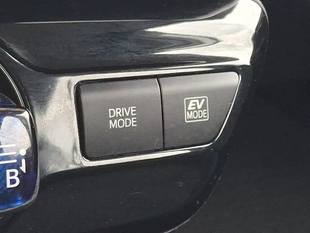 Used 2022 Toyota Prius LE FWD image 25