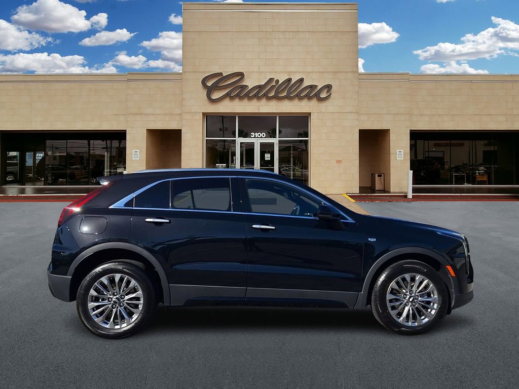 Used 2024 Cadillac XT4 Premium Luxury image 2