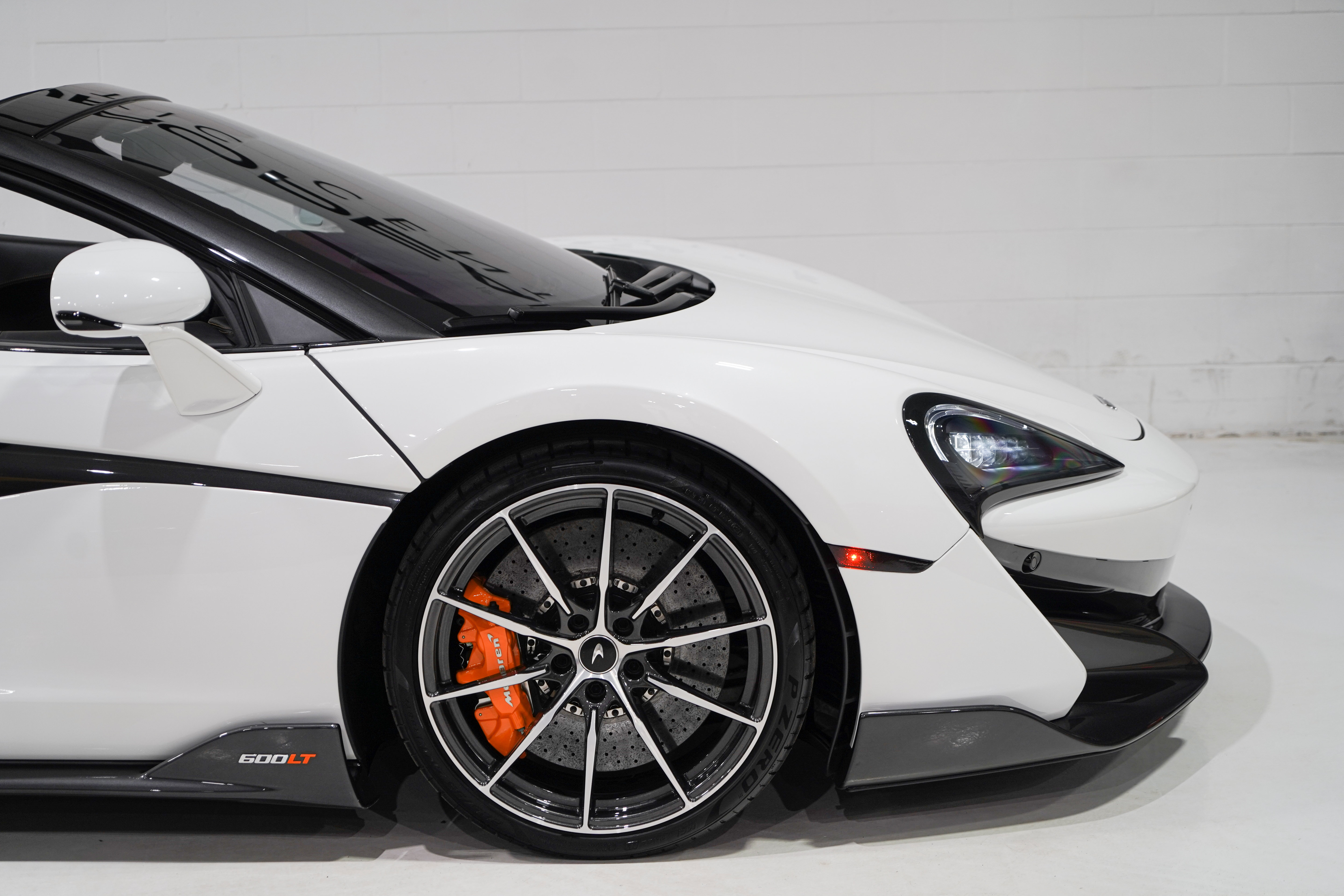 Used 2020 McLaren 600LT Spider RWD image 23