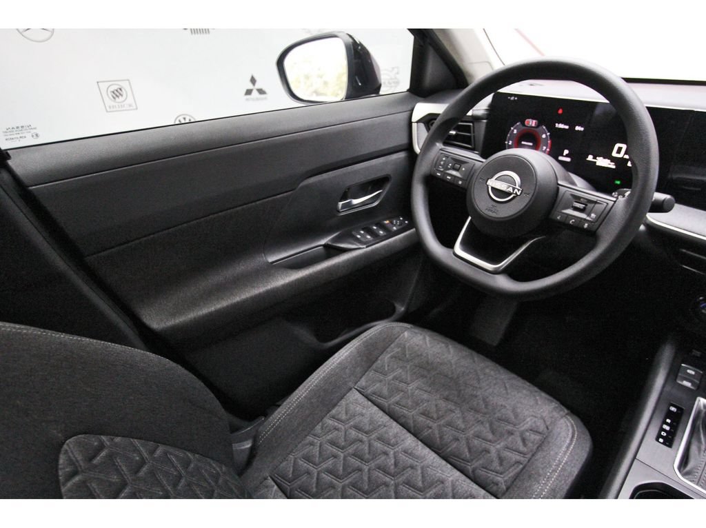 Used 2026 Nissan Kicks SV w/ SV Premium Package FWD image 8
