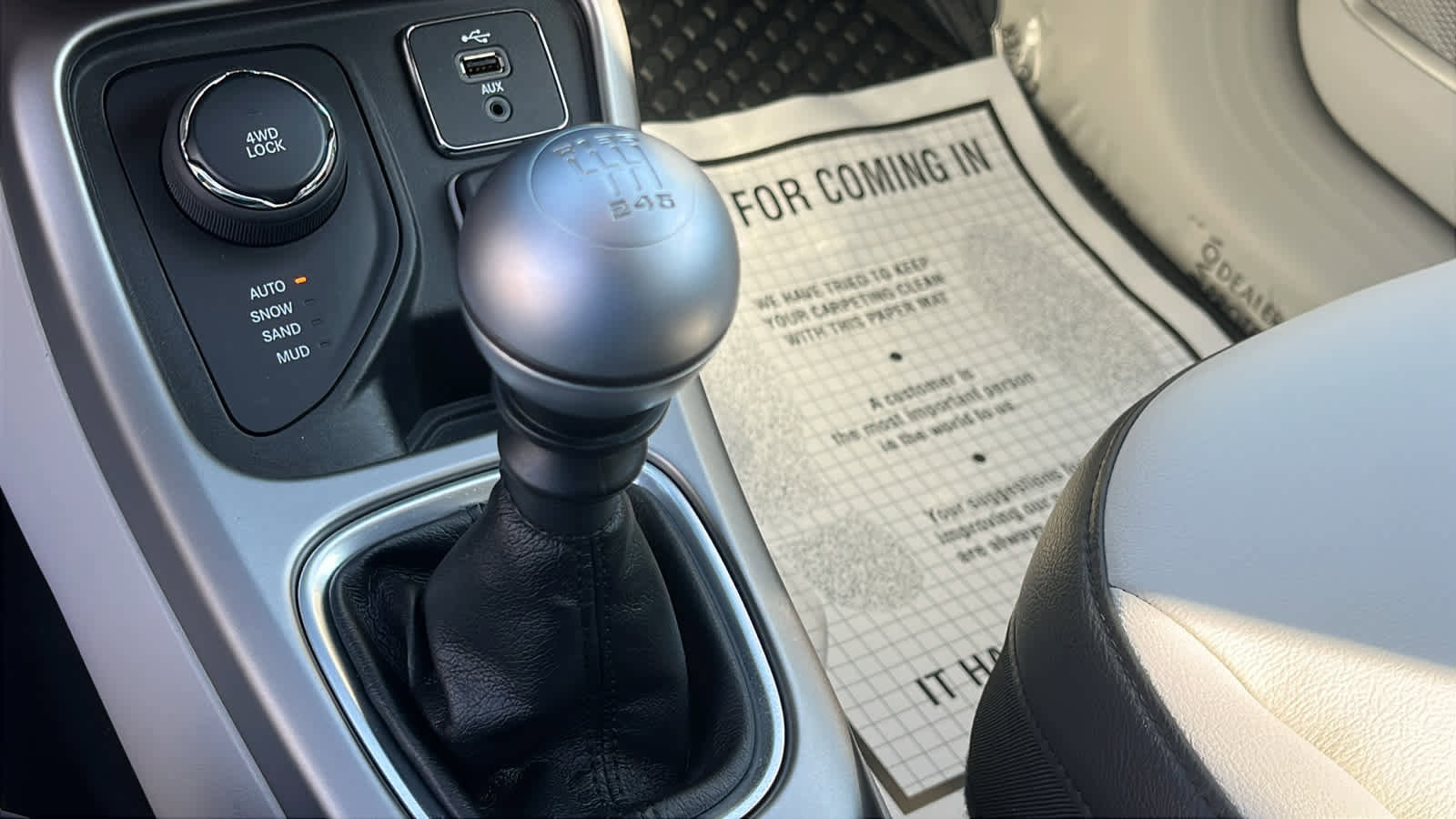 Used 2017 Jeep Compass Latitude w/ Cold Weather Group image 16