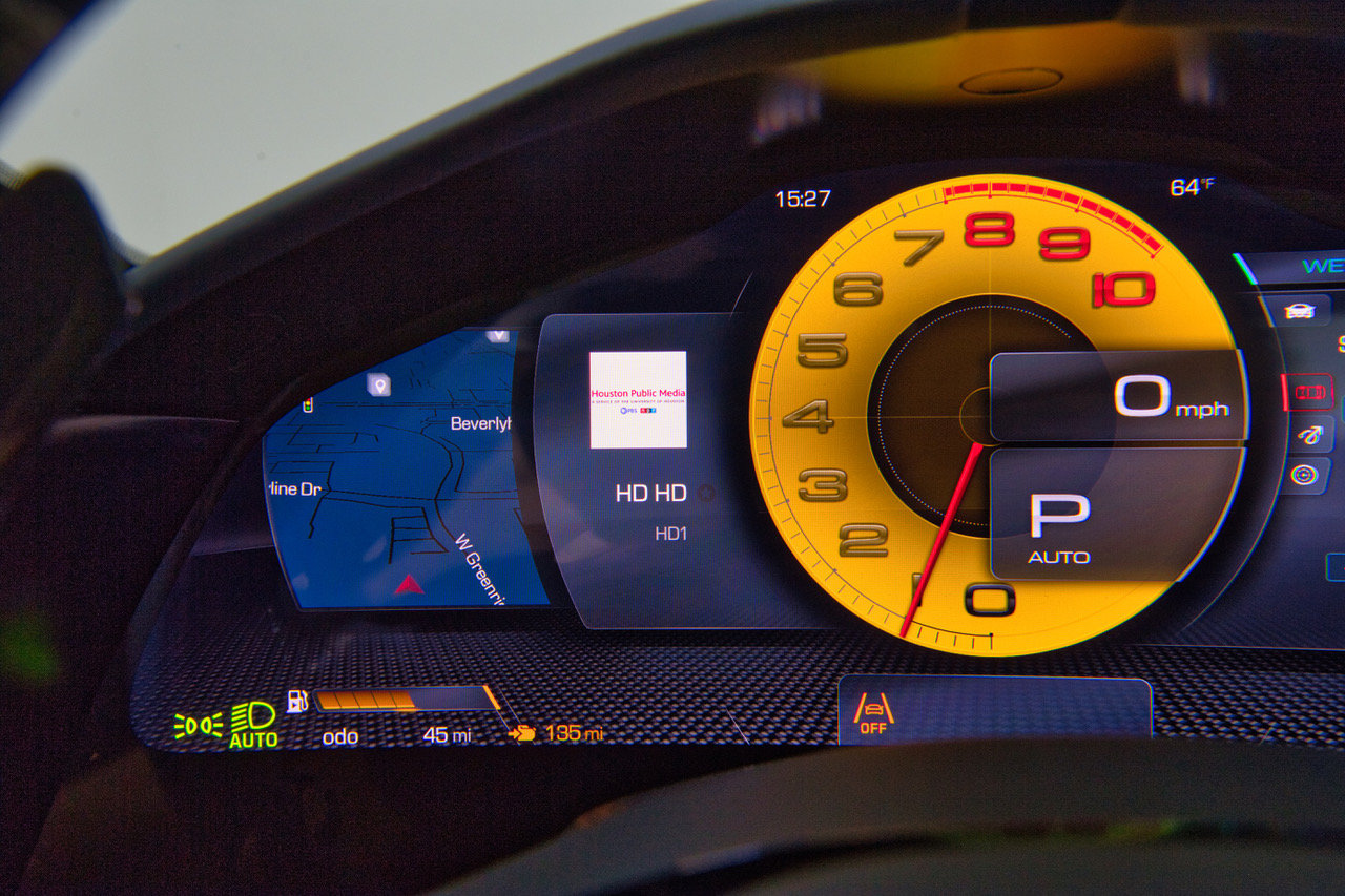 Certified 2025 Ferrari Roma Spider RWD image 13
