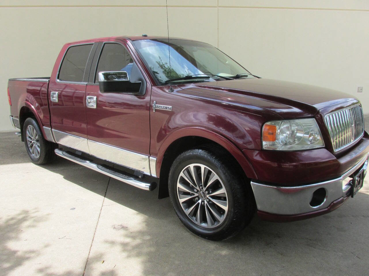 Used 2006 Lincoln Mark LT 2WD image 2