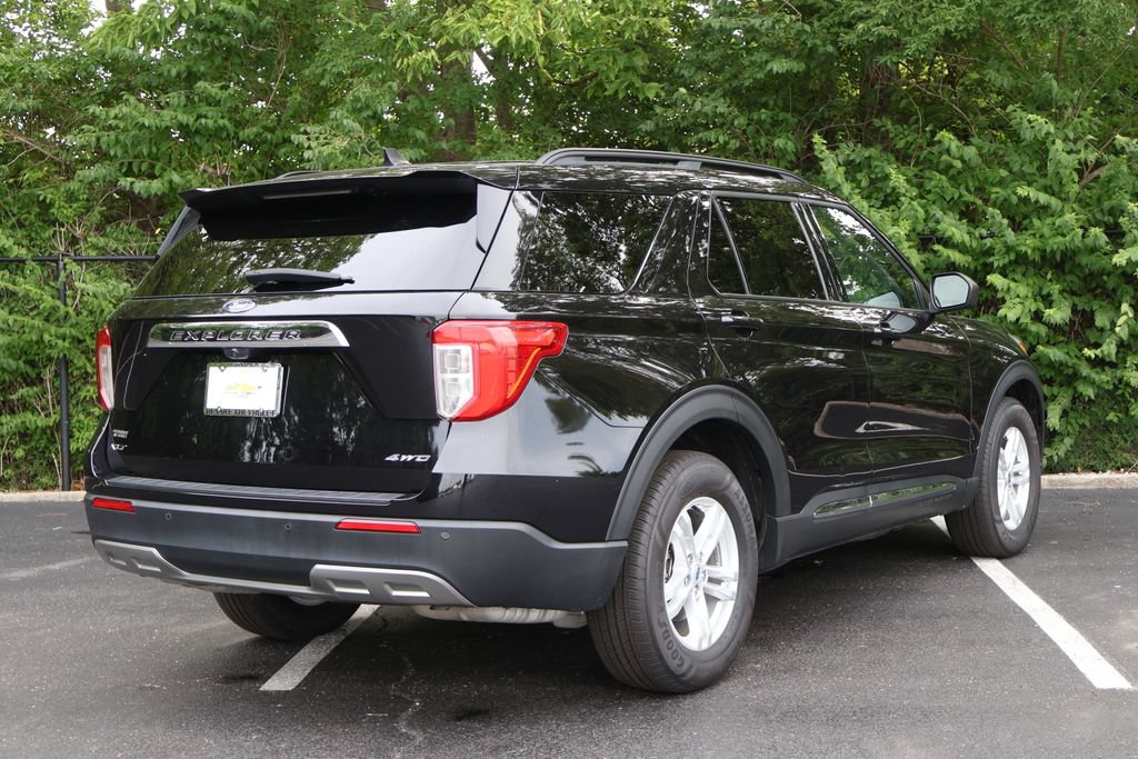 Used 2023 Ford Explorer XLT w/ Equipment Group 202A AWD/4WD image 9