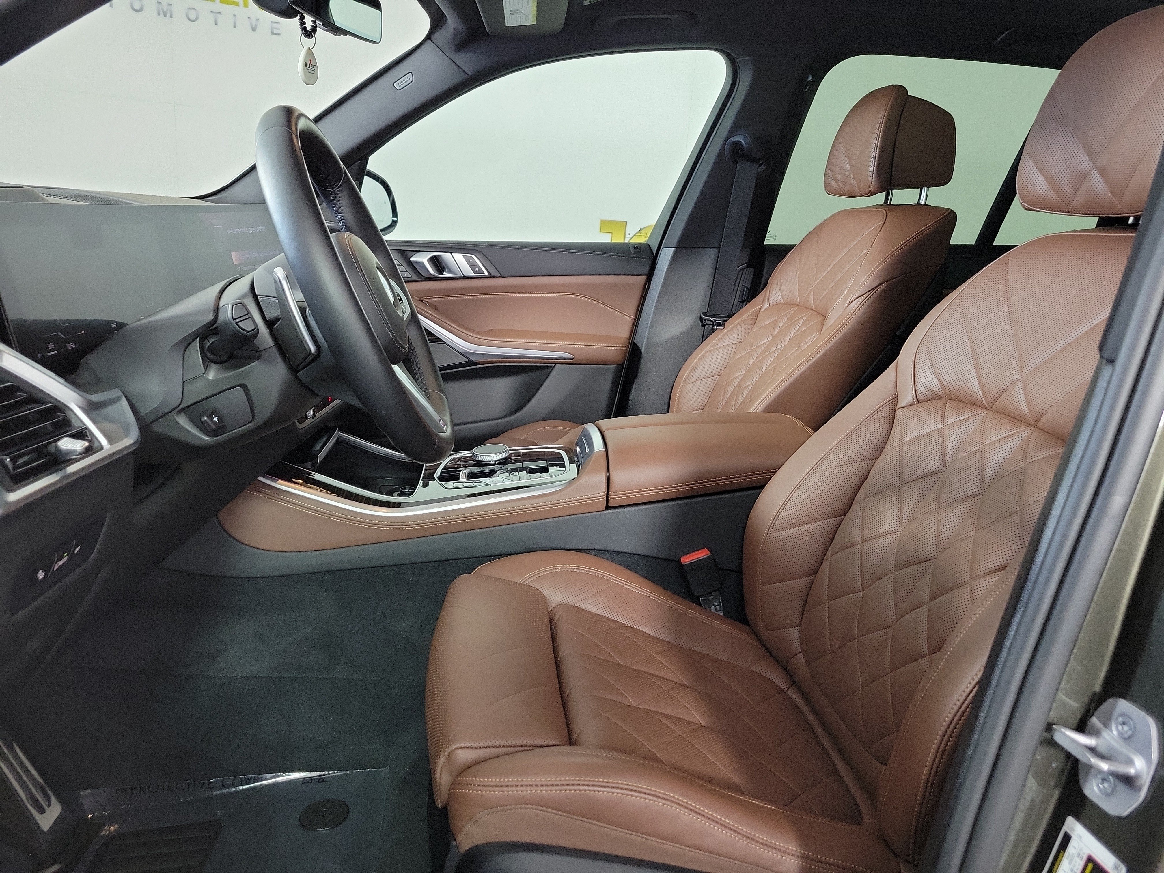Used 2024 BMW X5 xDrive40i w/ M Sport Package AWD/4WD image 9