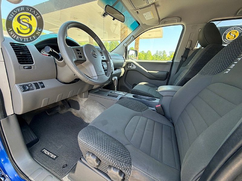 Used 2012 Nissan Frontier SV w/ Sport Appearance Pkg AWD/4WD image 11