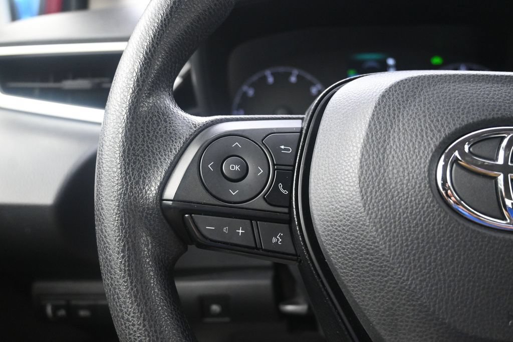 Used 2025 Toyota Corolla LE FWD image 21