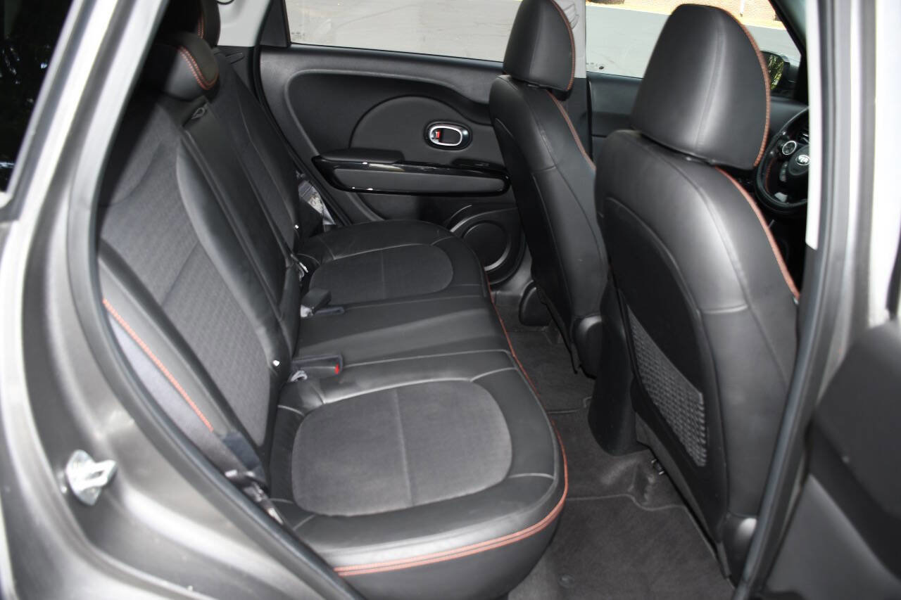 Used 2018 Kia Soul ! FWD image 19