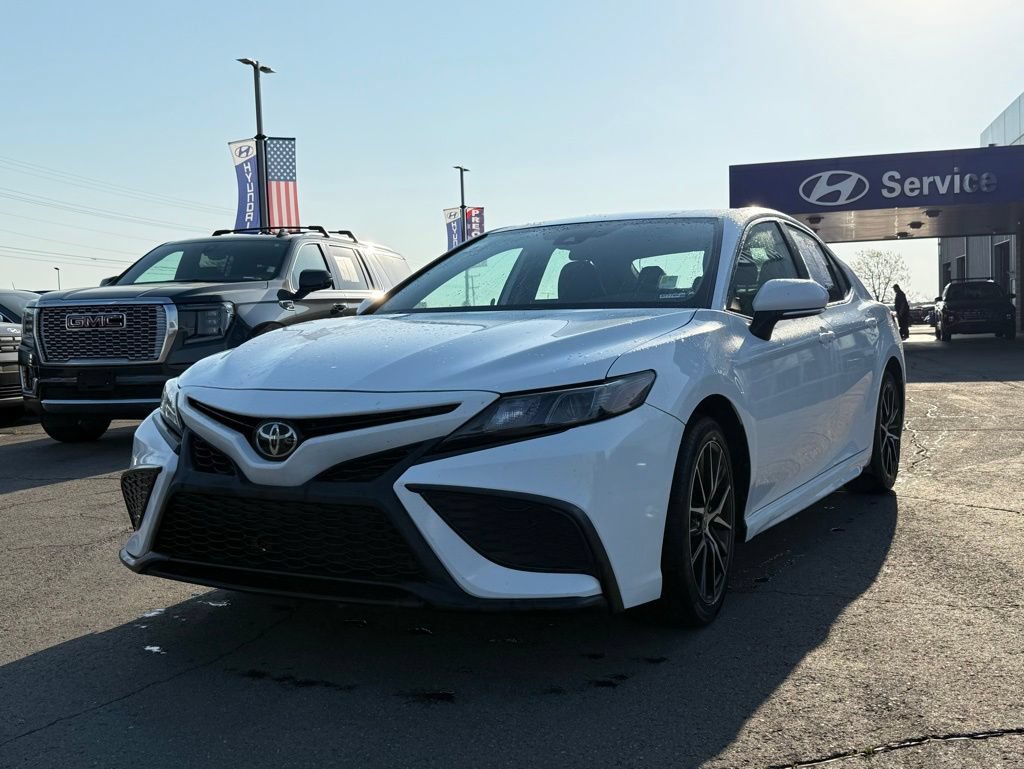 Used 2024 Toyota Camry SE FWD image 3