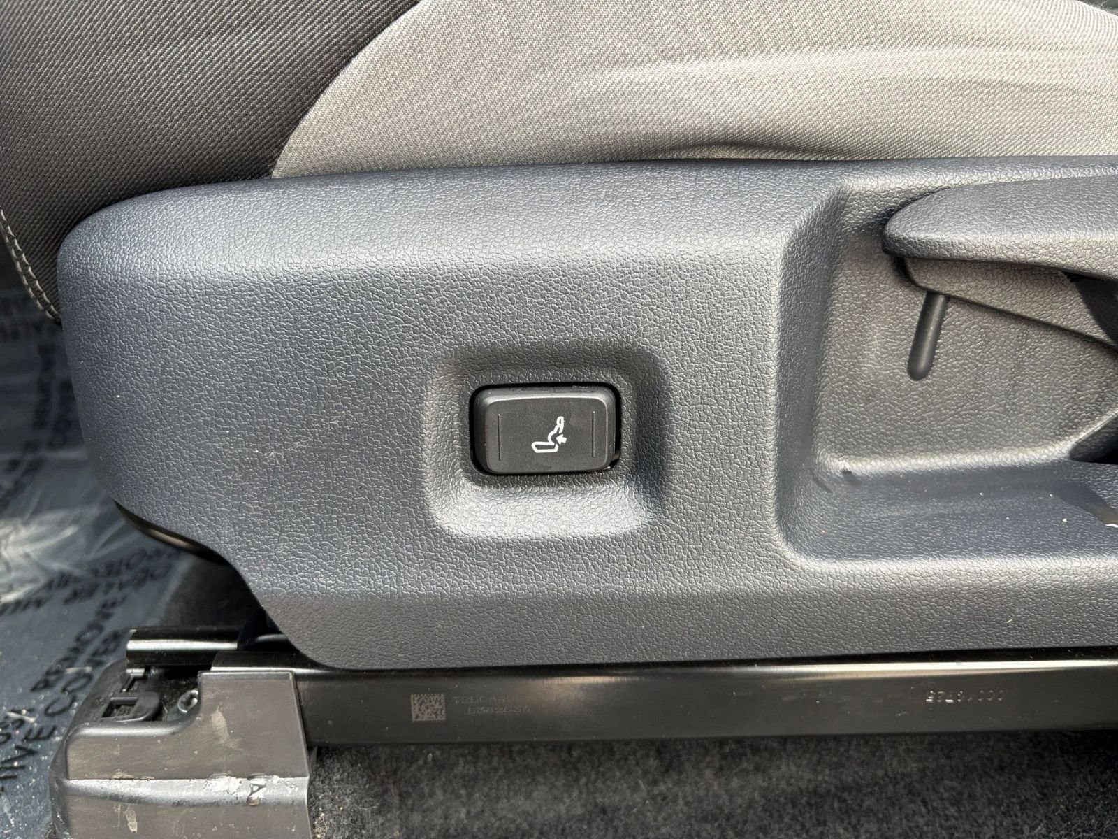 Used 2025 Toyota Tacoma SR image 22