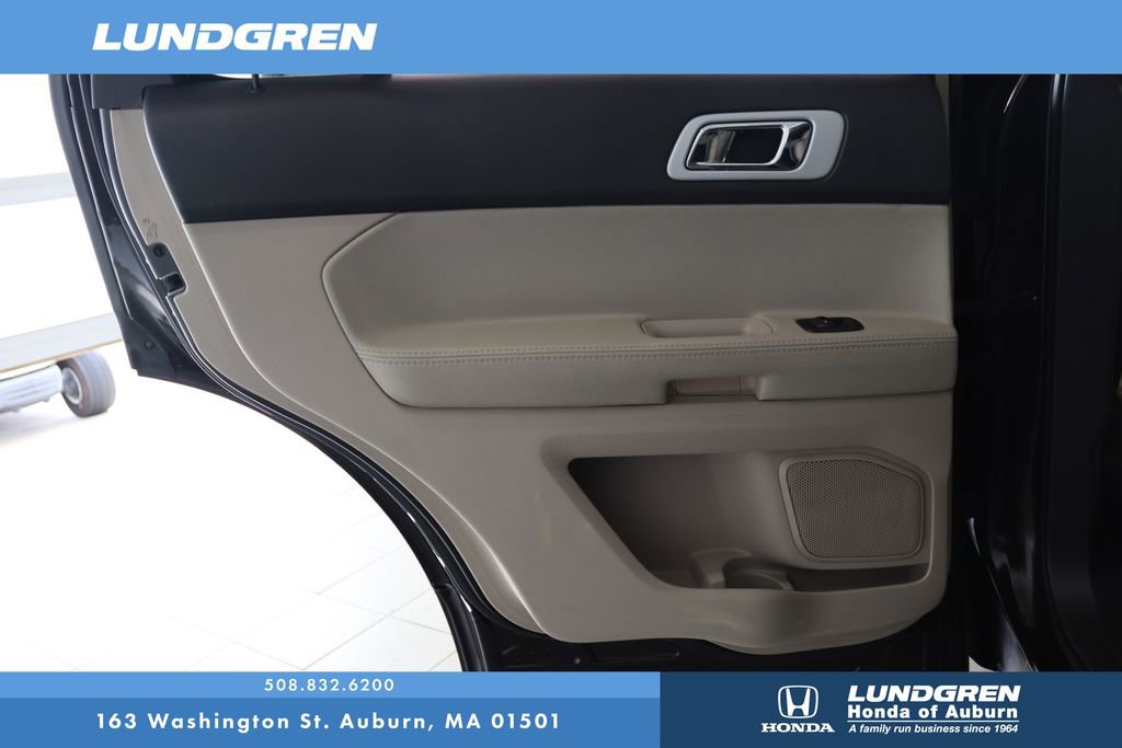 Used 2014 Ford Explorer XLT w/ Equipment Group 202A AWD/4WD image 13