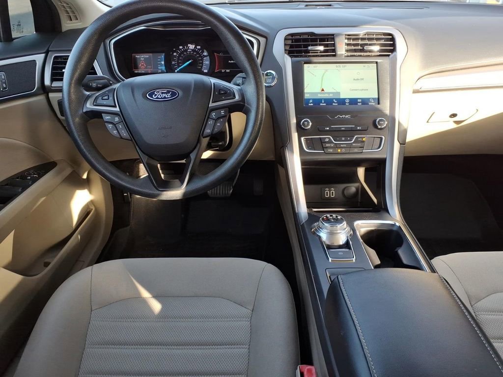 Used 2020 Ford Fusion SE image 9