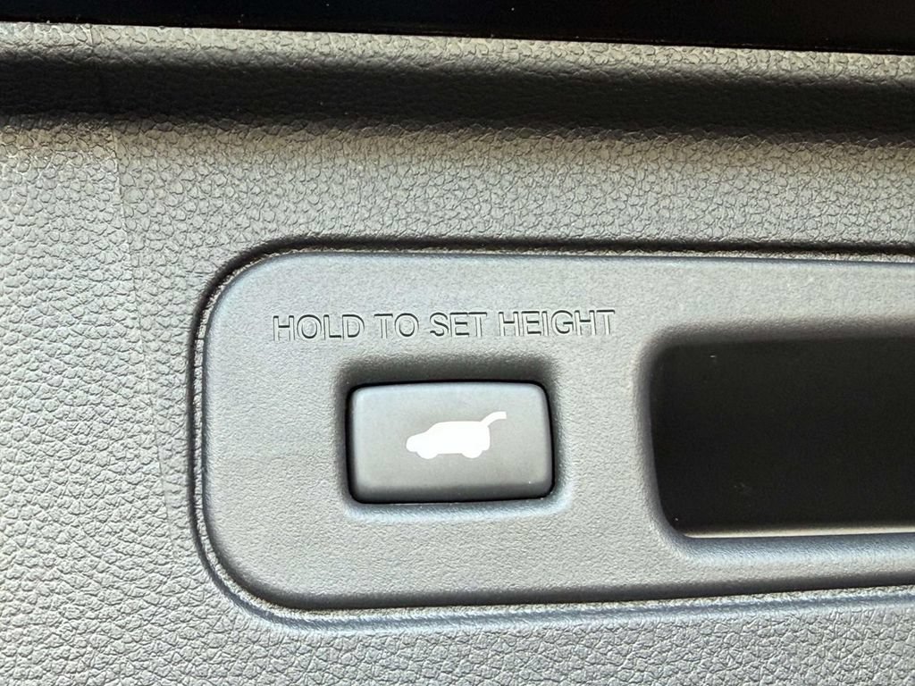 Used 2025 Honda Pilot Black Edition image 18