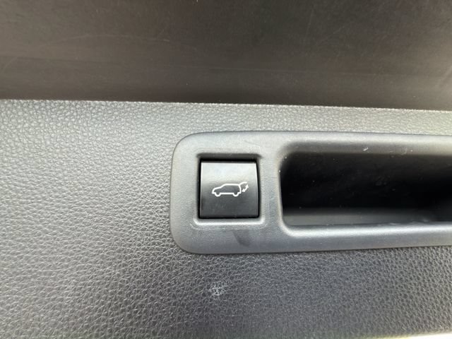 Used 2023 Toyota Highlander XLE AWD/4WD image 32