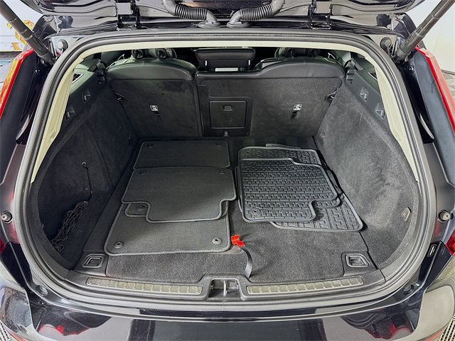Used 2021 Volvo V60 T5 Cross Country image 15