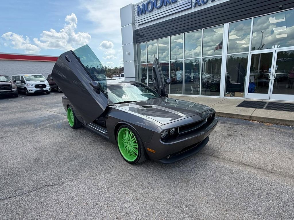 Used 2014 Dodge Challenger SXT RWD image 6
