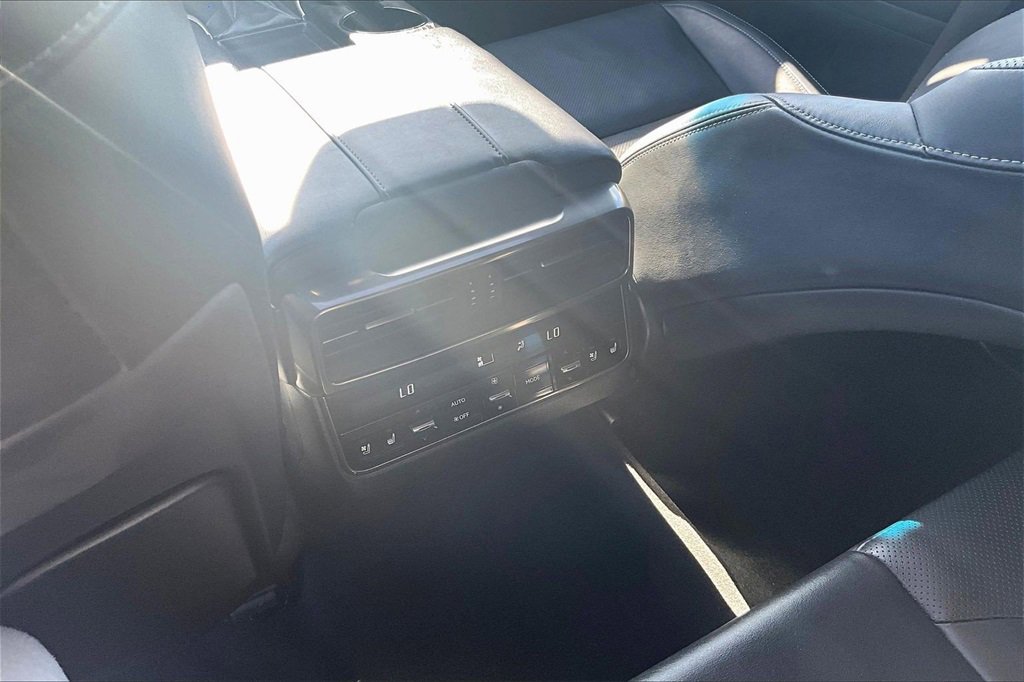 Used 2023 Lexus LX 600 4WD w/ Premium Package image 10