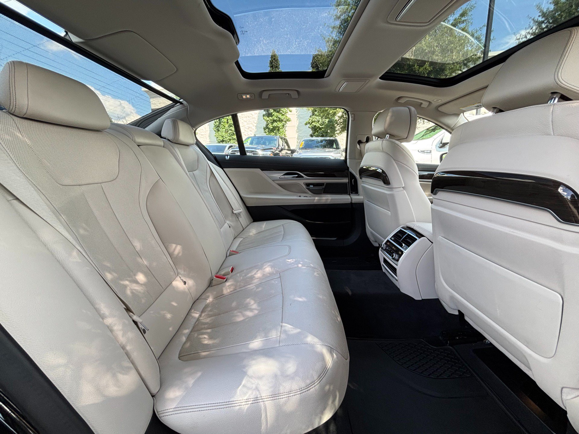 Used 2021 BMW 740i RWD image 37