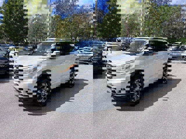 Used 2015 Toyota Highlander XLE image 1