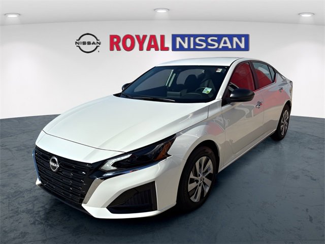 Used 2025 Nissan Altima 2.5 S image 3