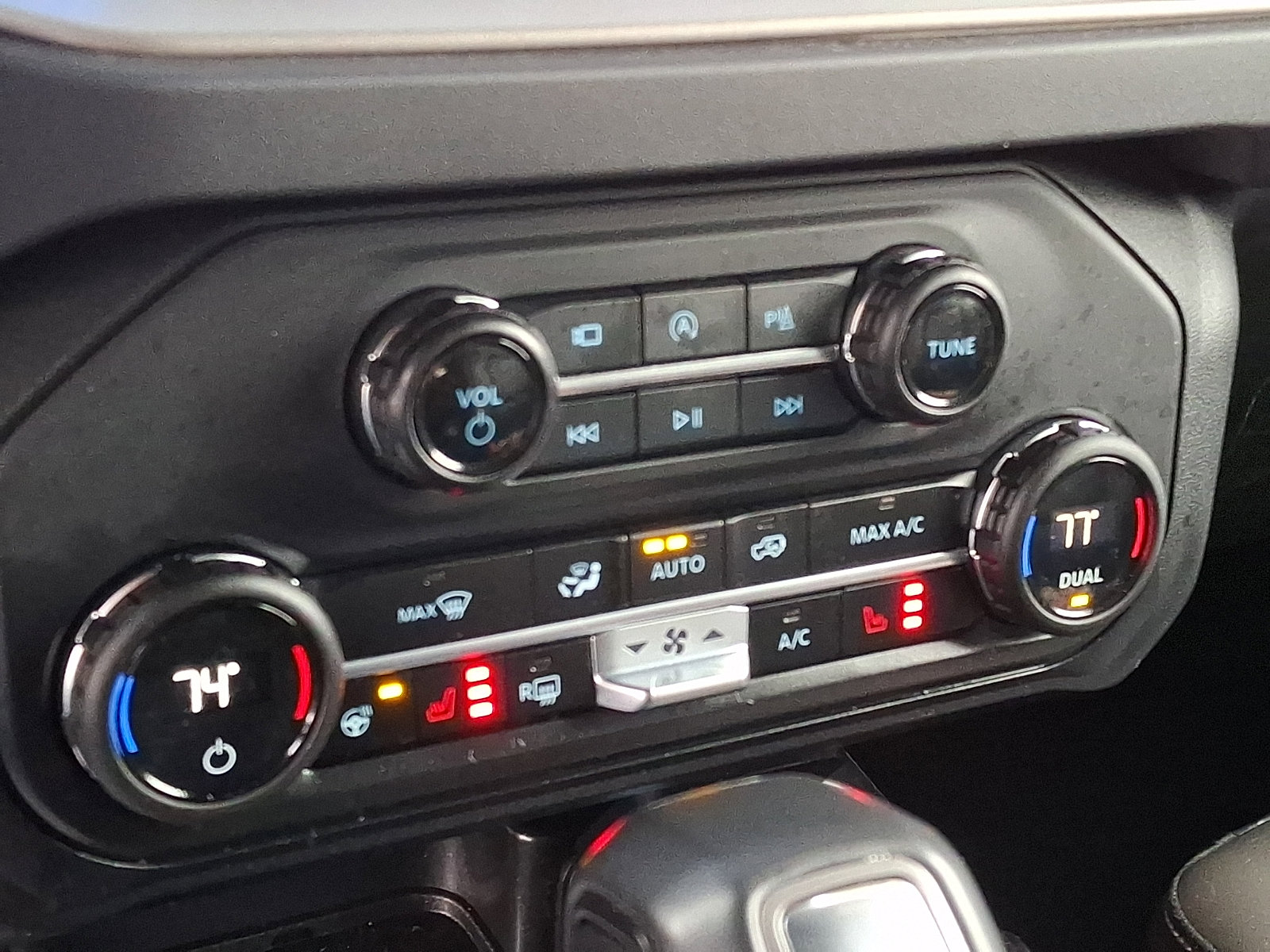 Used 2025 Ford Bronco Outer Banks AWD/4WD image 17