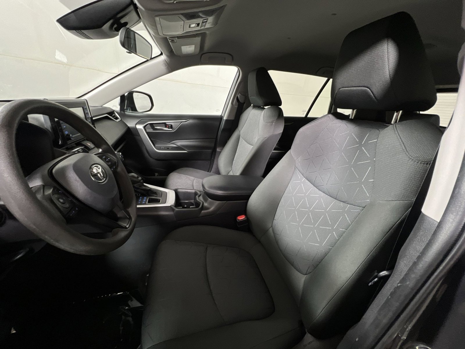 Used 2022 Toyota RAV4 XLE image 13