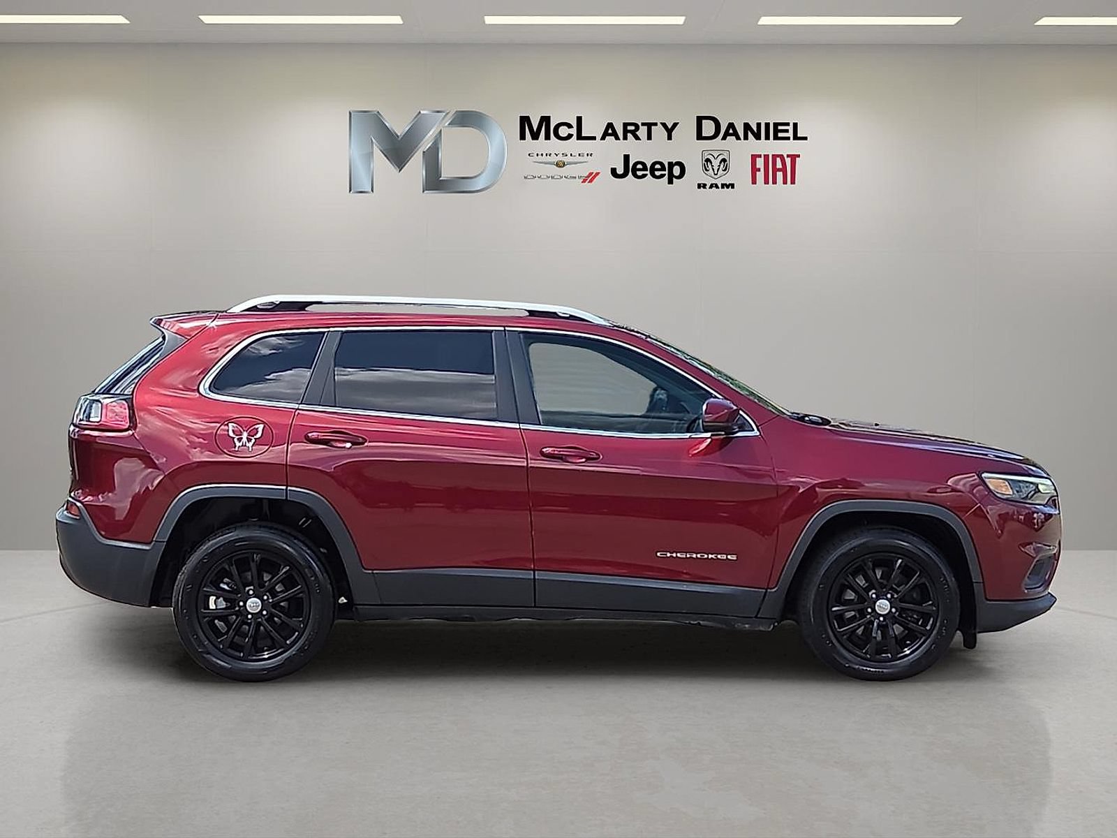 Used 2019 Jeep Cherokee Latitude Plus w/ Comfort/Convenience Group FWD image 6