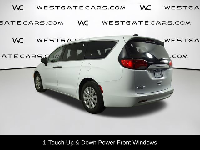 Used 2021 Chrysler Voyager L image 5