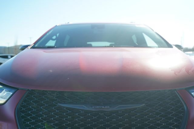 New 2026 Chrysler Pacifica Limited w/ Uconnect Theater Family Group image 38