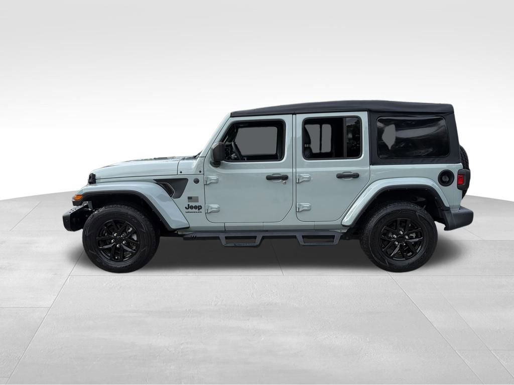Used 2023 Jeep Wrangler Sport image 4